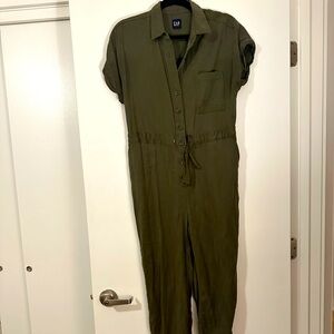 Gap green jumpsuit size S excellent condition